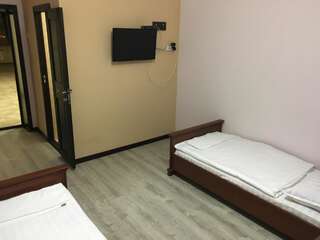 Отель Арай Qyzylorda Двухместный номер с 2 отдельными кроватями и ванной-5